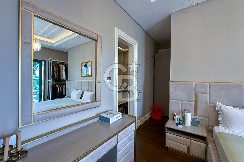 Göl İstanbul' da 6+1 Göl ve Deniz Manzaralı Satılık Villa