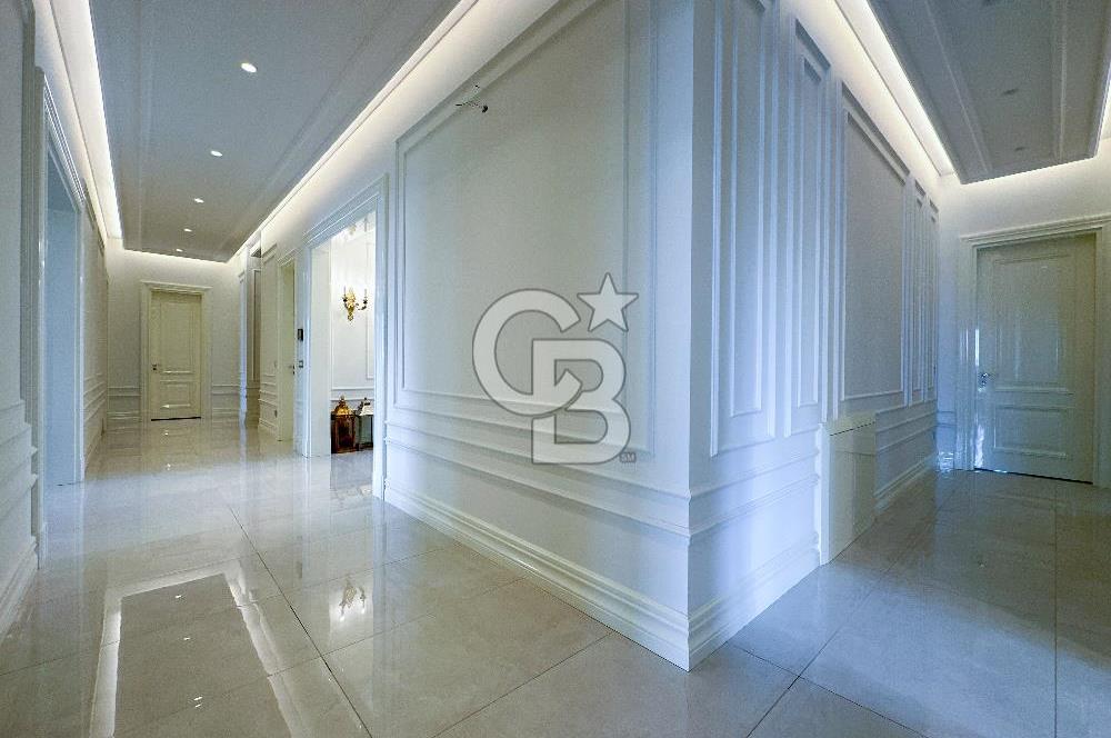 Göl İstanbul' da 6+1 Göl ve Deniz Manzaralı Satılık Villa