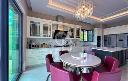 Göl İstanbul' da 6+1 Göl ve Deniz Manzaralı Satılık Villa