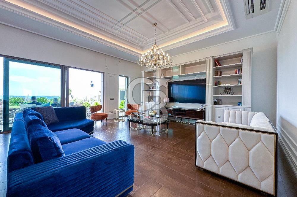 Göl İstanbul' da 6+1 Göl ve Deniz Manzaralı Satılık Villa