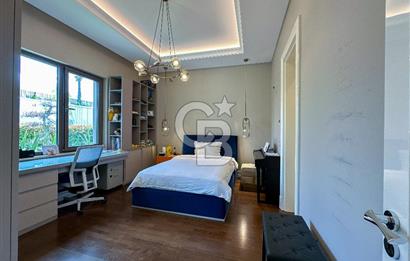 Göl İstanbul' da 6+1 Göl ve Deniz Manzaralı Satılık Villa