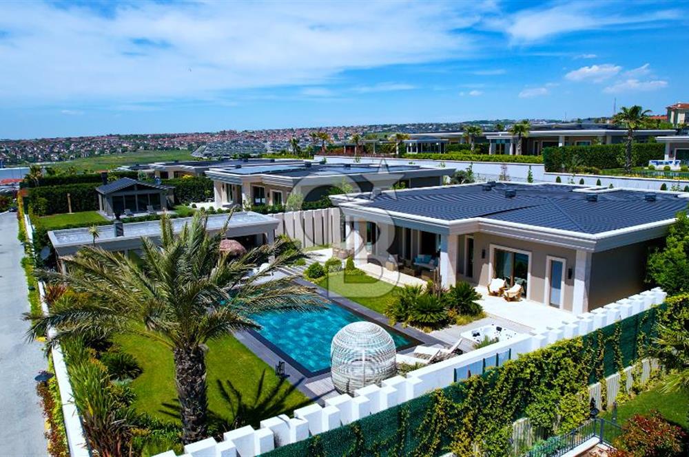 Göl İstanbul' da 6+1 Göl ve Deniz Manzaralı Satılık Villa