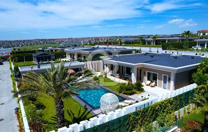 Göl İstanbul' da 6+1 Göl ve Deniz Manzaralı Satılık Villa