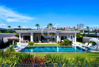 Göl İstanbul' da 6+1 Göl ve Deniz Manzaralı Satılık Villa