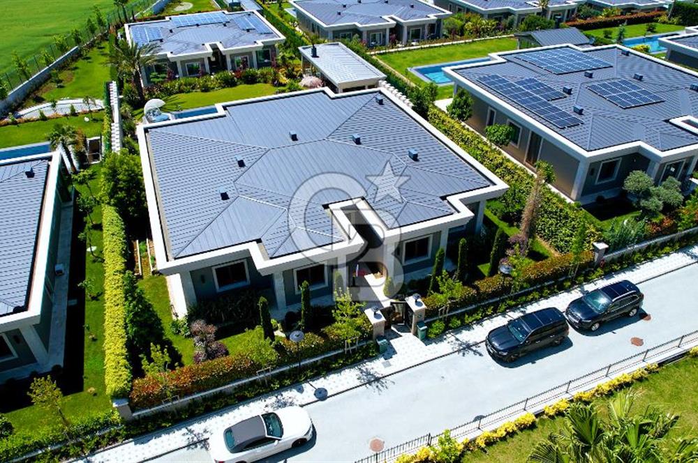 Göl İstanbul' da 6+1 Göl ve Deniz Manzaralı Satılık Villa