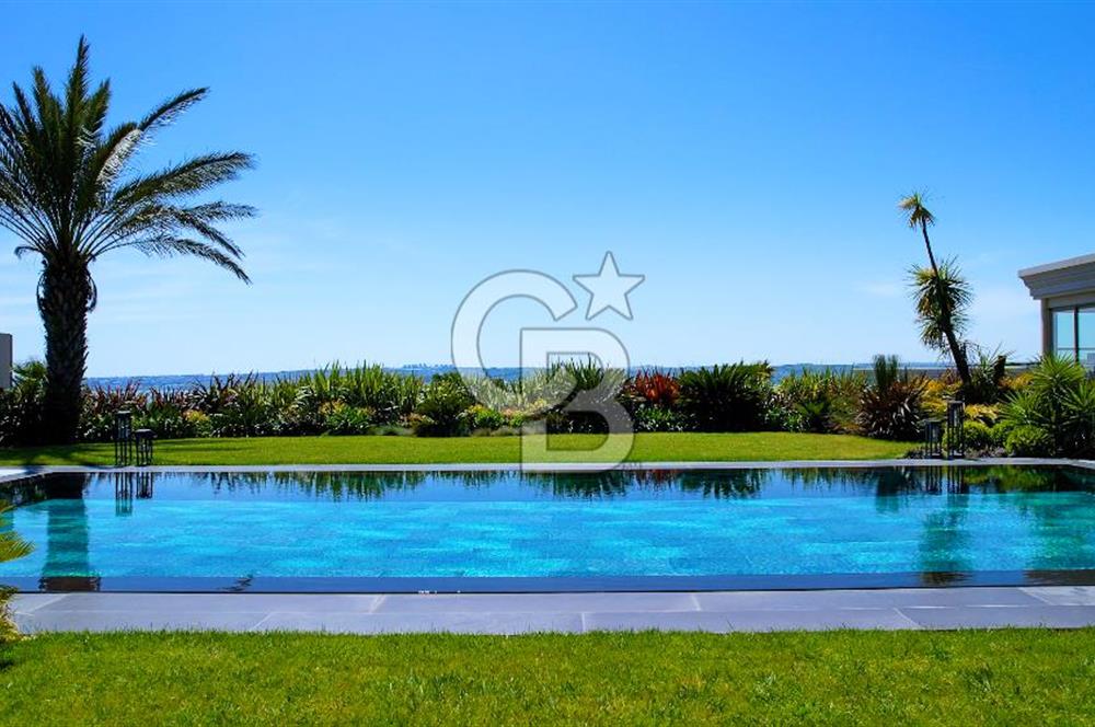 Göl İstanbul' da 6+1 Göl ve Deniz Manzaralı Satılık Villa