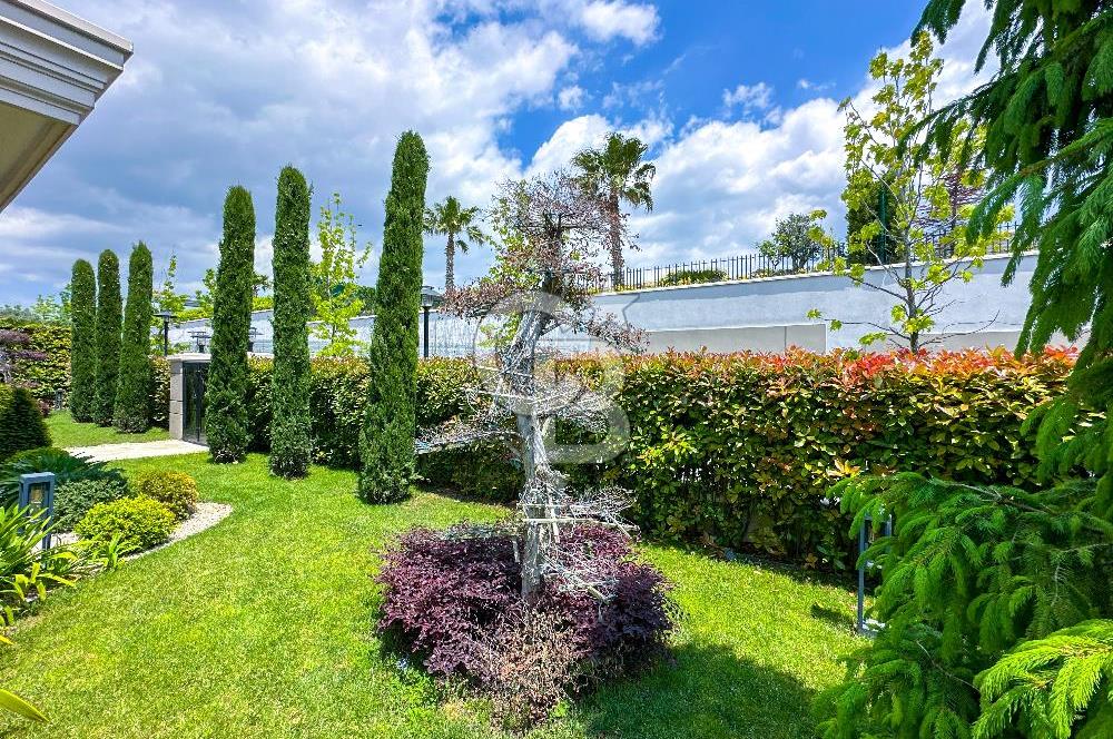 Göl İstanbul' da 6+1 Göl ve Deniz Manzaralı Satılık Villa