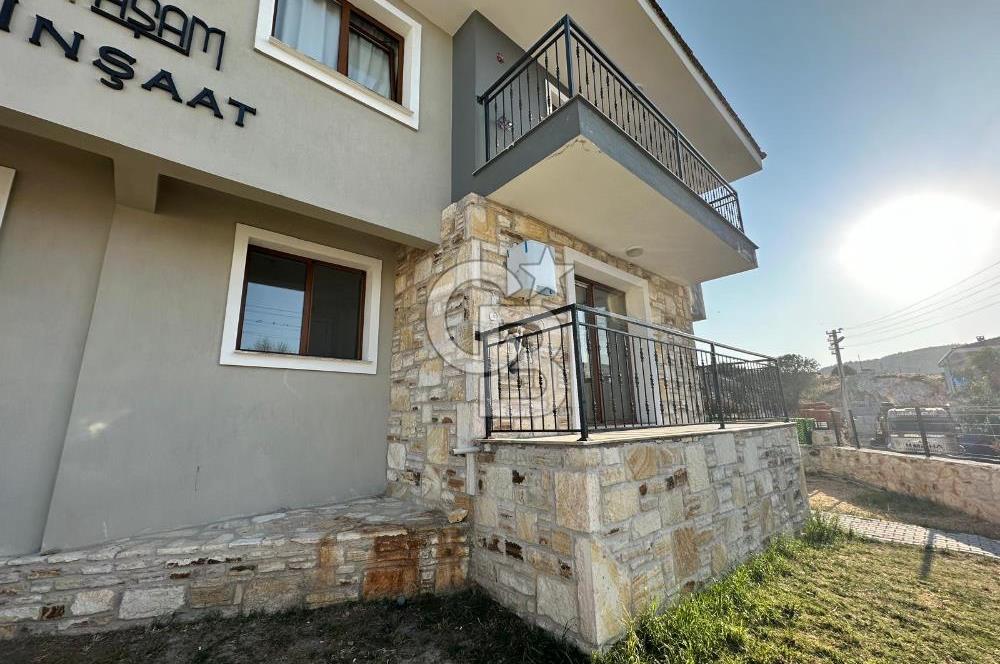 Foça Yenibağarası'nda Kiralık 2+1 Bahçe Katı Daire