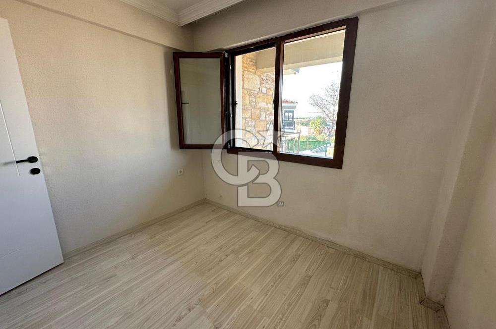 Foça Yenibağarası'nda Kiralık 2+1 Bahçe Katı Daire