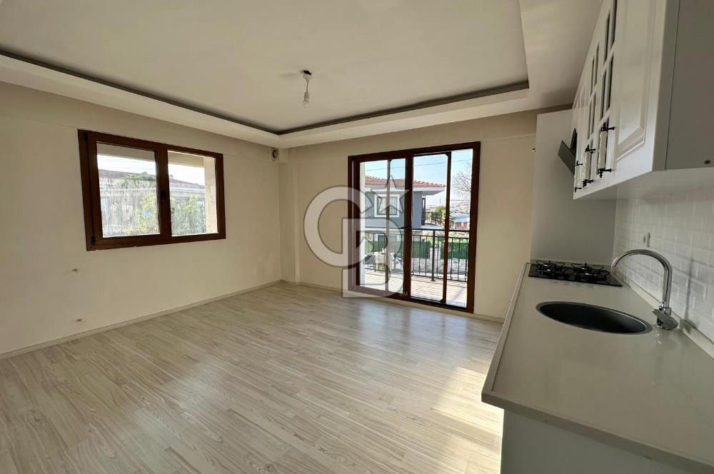 Foça Yenibağarası'nda Kiralık 2+1 Bahçe Katı Daire