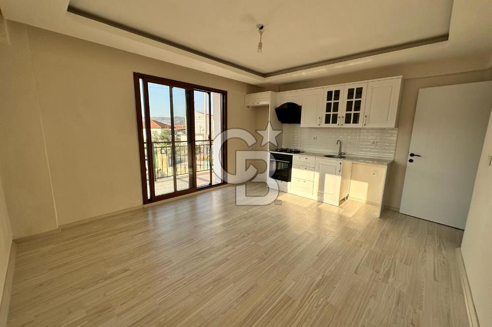 Foça Yenibağarası'nda Kiralık 2+1 Bahçe Katı Daire