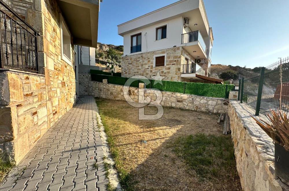 Foça Yenibağarası'nda Kiralık 2+1 Bahçe Katı Daire