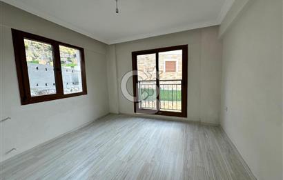 Foça Yenibağarası'nda Kiralık 2+1 Bahçe Katı Daire