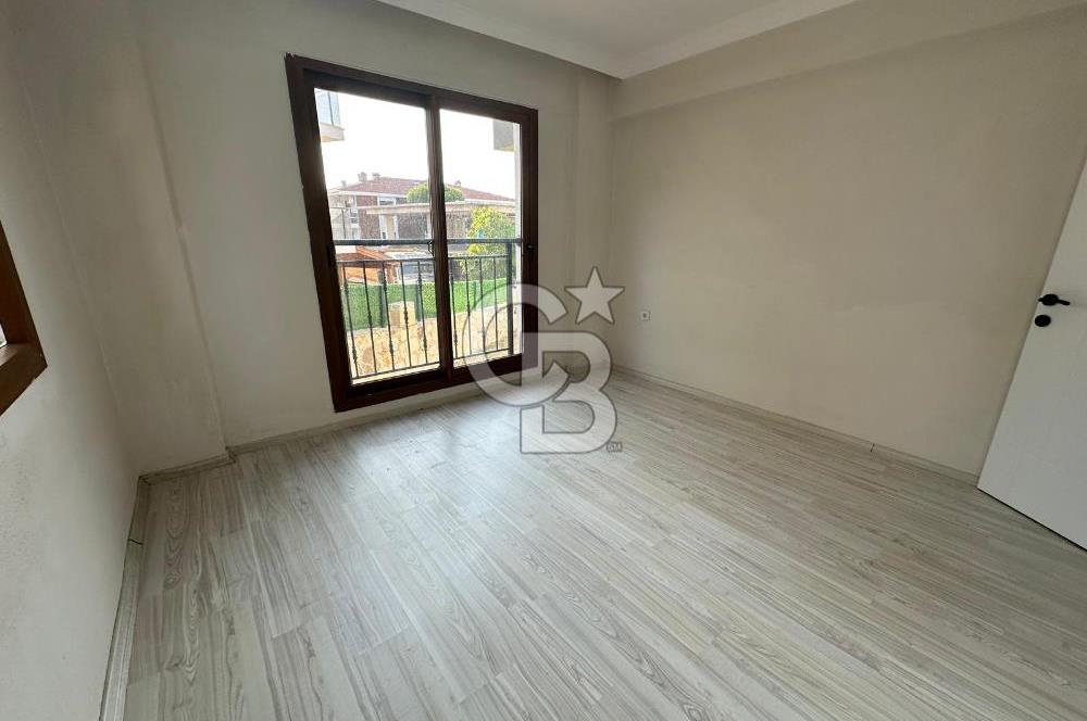 Foça Yenibağarası'nda Kiralık 2+1 Bahçe Katı Daire
