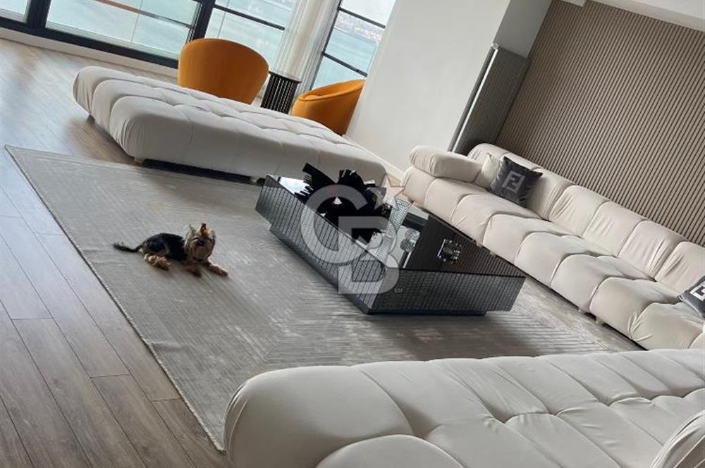 İzka Port’ta 4+1 Deniz Manzaralı 300m2 Satılık Daire