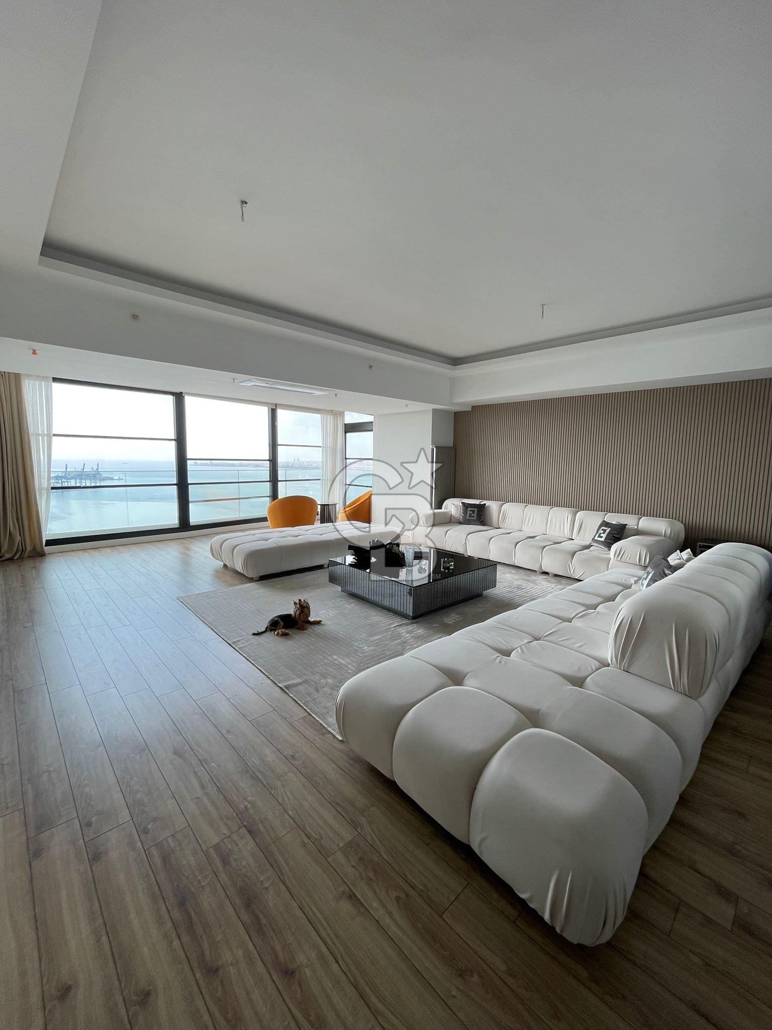 İzka Port’ta 4+1 Deniz Manzaralı 300m2 Satılık Daire