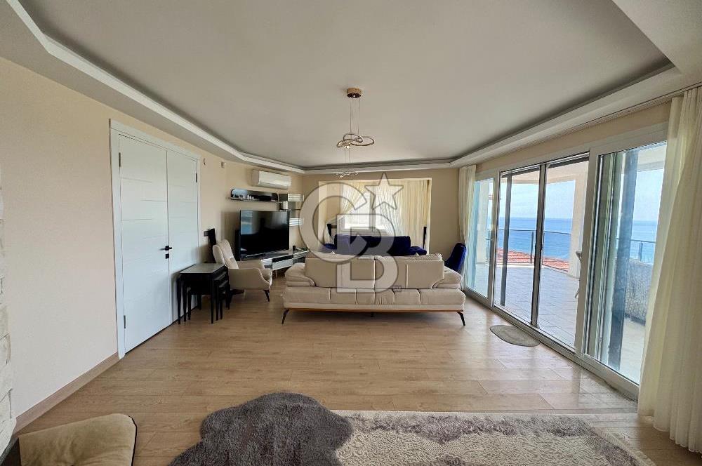 Yoncaköyde Eşsiz Panoramik Deniz Manzaralı Özel Havuzlu Villa 