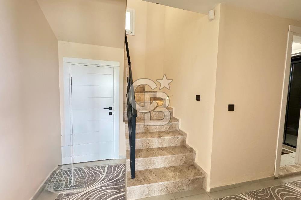 Yoncaköyde Eşsiz Panoramik Deniz Manzaralı Özel Havuzlu Villa 