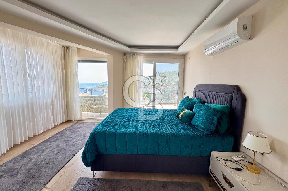 Yoncaköyde Eşsiz Panoramik Deniz Manzaralı Özel Havuzlu Villa 
