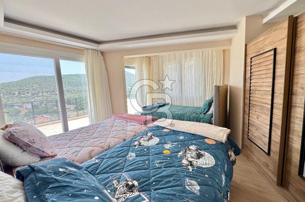 Yoncaköyde Eşsiz Panoramik Deniz Manzaralı Özel Havuzlu Villa 