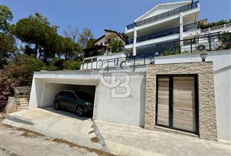 Yoncaköyde Eşsiz Panoramik Deniz Manzaralı Özel Havuzlu Villa 