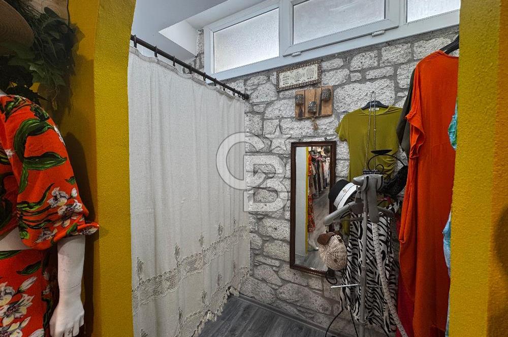 ÇEŞME ALAÇATI KALBİNDE EŞSİZ LOKASYONDA DEVREN KİRALIK MAĞZA