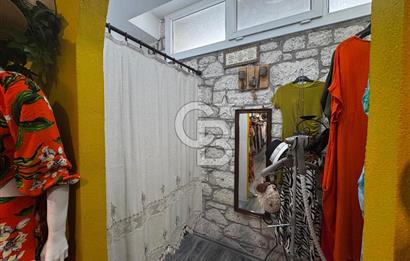 ÇEŞME ALAÇATI KALBİNDE EŞSİZ LOKASYONDA DEVREN KİRALIK MAĞZA