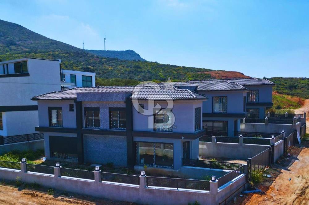 Foça'da Deniz Manzaralı 3+1 Satılık Villa