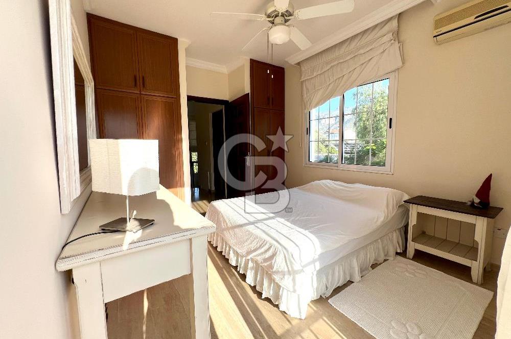 Girne Ozanköy Havuzlu Geniş Arsalı 3+1 Villa