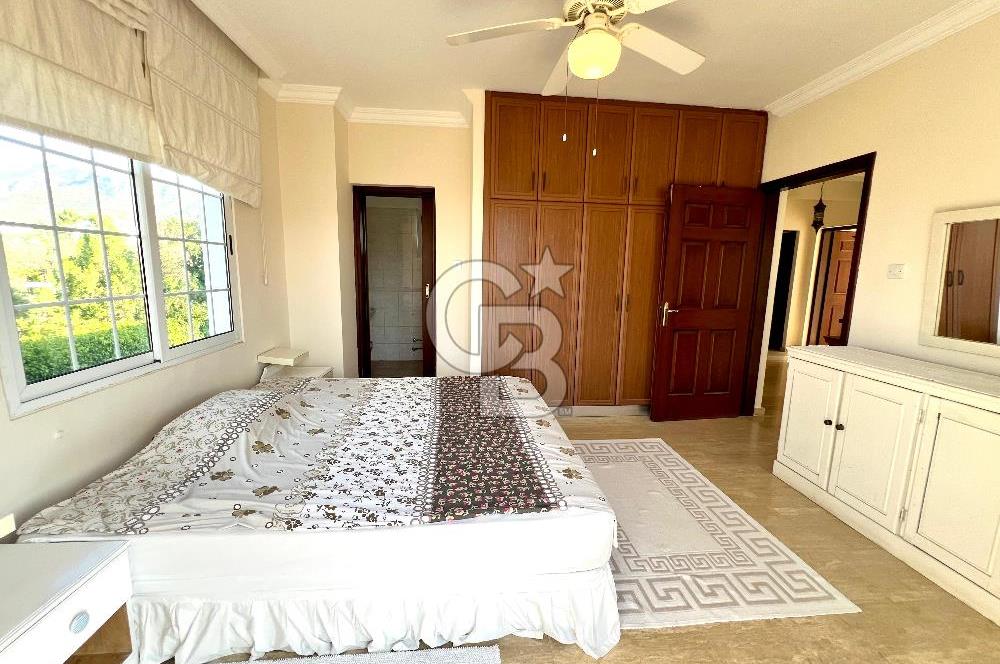 Girne Ozanköy Havuzlu Geniş Arsalı 3+1 Villa