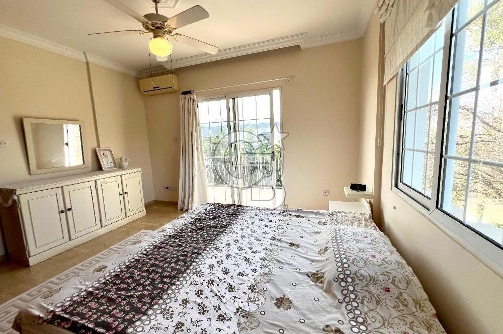 Girne Ozanköy Havuzlu Geniş Arsalı 3+1 Villa