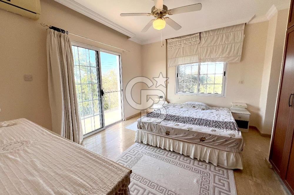 Girne Ozanköy Havuzlu Geniş Arsalı 3+1 Villa