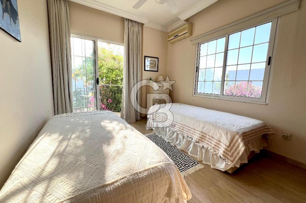Girne Ozanköy Havuzlu Geniş Arsalı 3+1 Villa