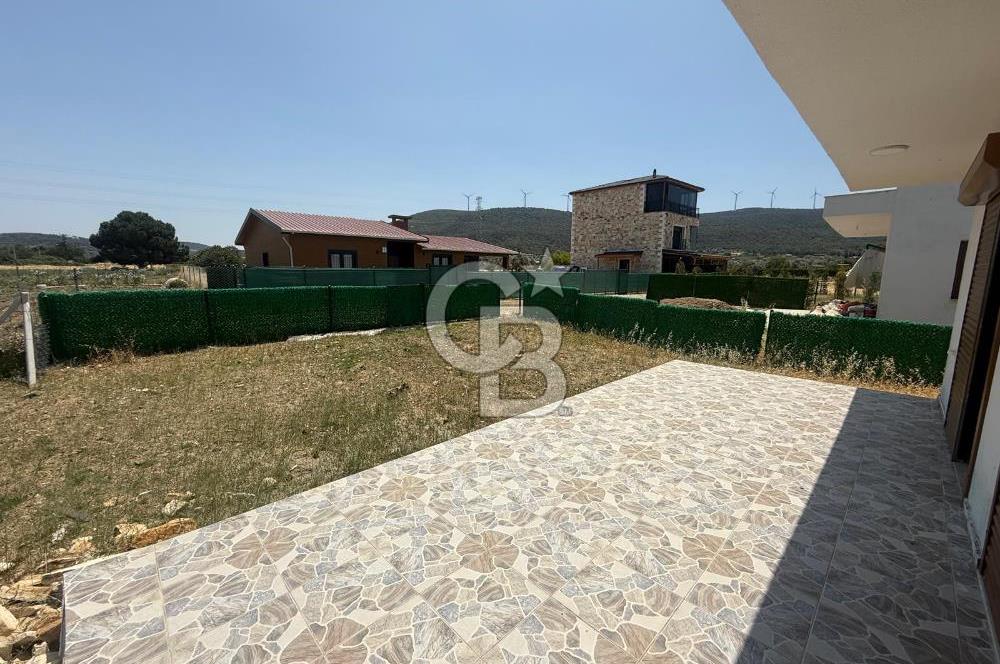 Yenifoça Gencelli Sahiline 1,3 km Yakın, Güneş Enerjili Fırsat Bahçeli Ev