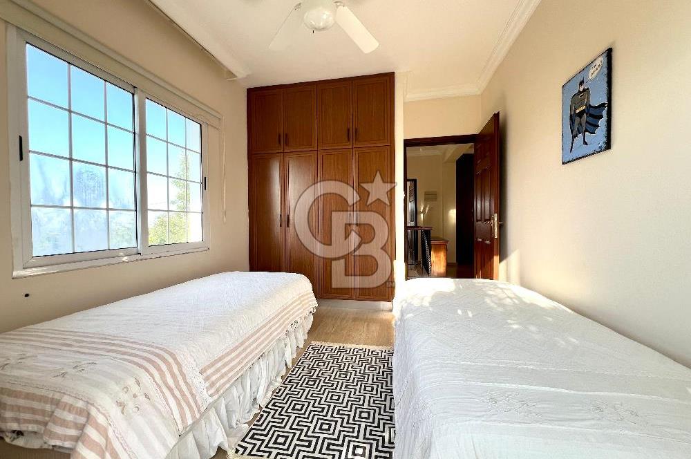 Girne Ozanköy Havuzlu Geniş Arsalı 3+1 Villa
