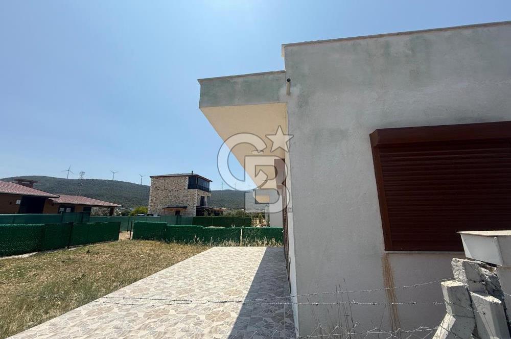 Yenifoça Gencelli Sahiline 1,3 km Yakın, Güneş Enerjili Fırsat Bahçeli Ev