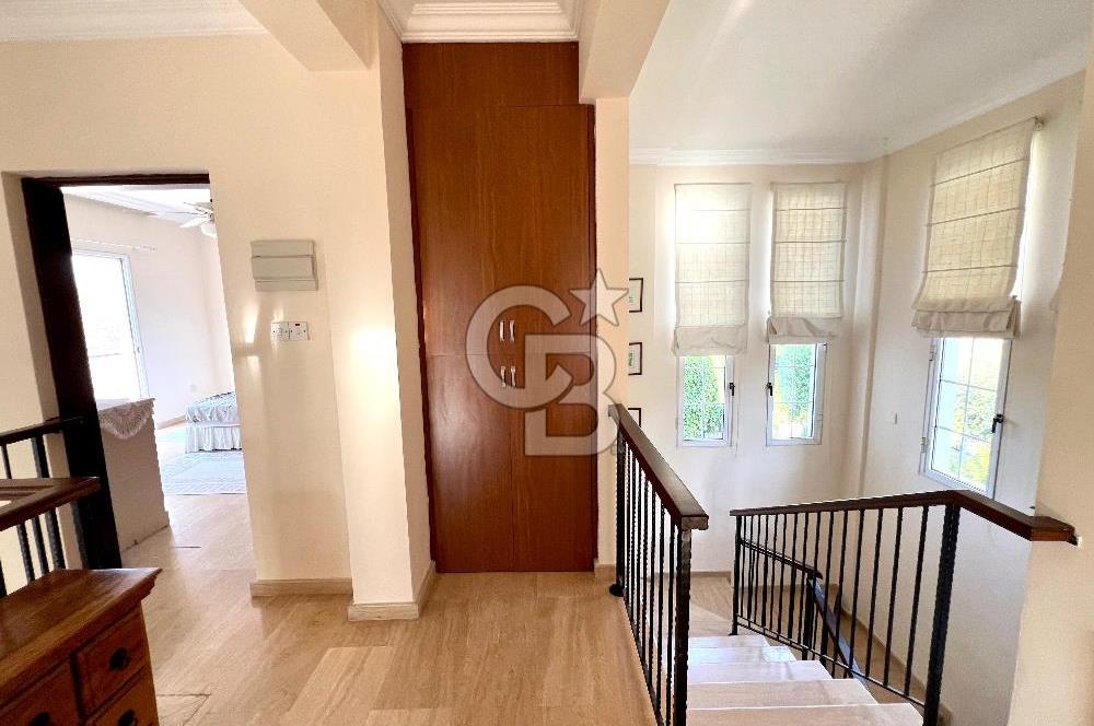 Girne Ozanköy Havuzlu Geniş Arsalı 3+1 Villa