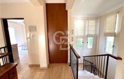 Girne Ozanköy Havuzlu Geniş Arsalı 3+1 Villa