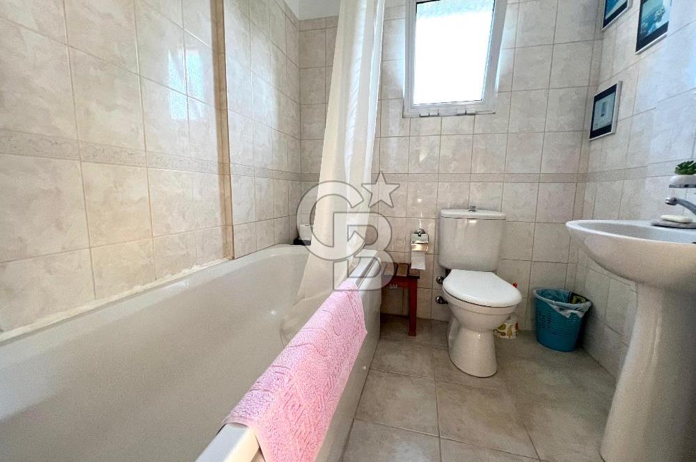 Girne Ozanköy Havuzlu Geniş Arsalı 3+1 Villa