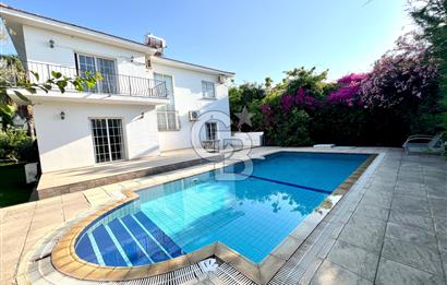 Girne Ozanköy Havuzlu Geniş Arsalı 3+1 Villa