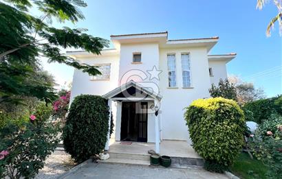 Girne Ozanköy Havuzlu Geniş Arsalı 3+1 Villa