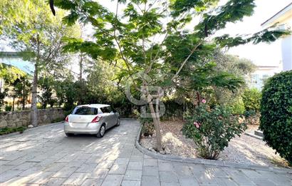 Girne Ozanköy Havuzlu Geniş Arsalı 3+1 Villa