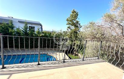 Girne Ozanköy Havuzlu Geniş Arsalı 3+1 Villa
