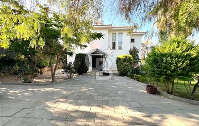Girne Ozanköy Havuzlu Geniş Arsalı 3+1 Villa