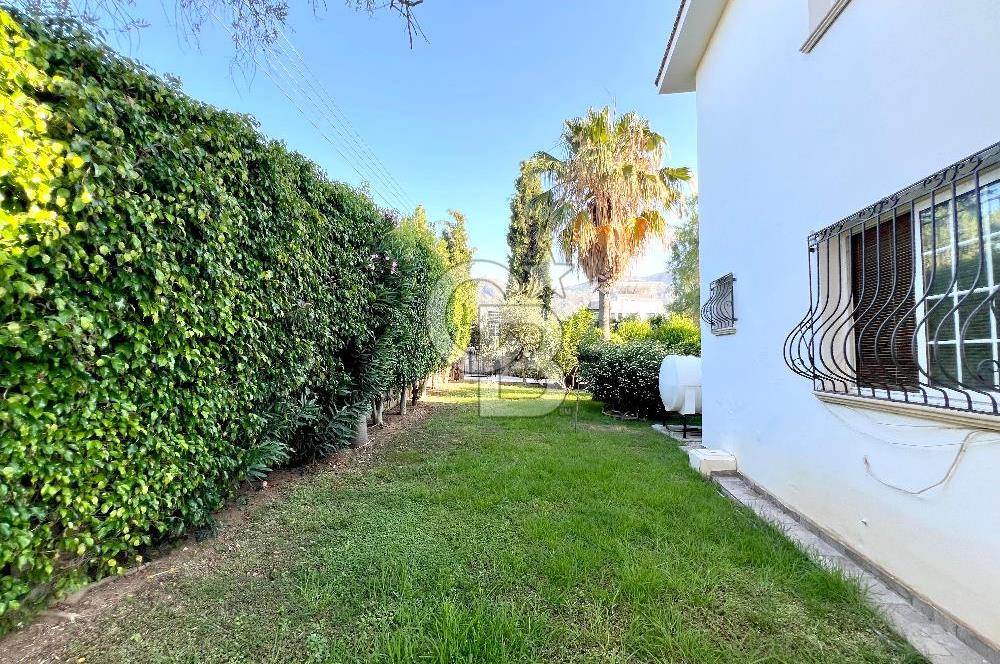 Girne Ozanköy Havuzlu Geniş Arsalı 3+1 Villa