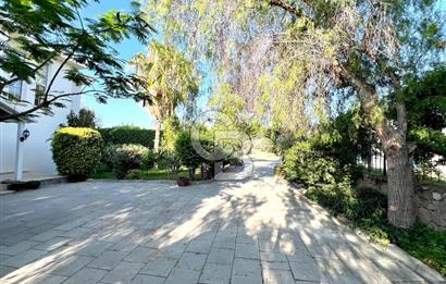 Girne Ozanköy Havuzlu Geniş Arsalı 3+1 Villa