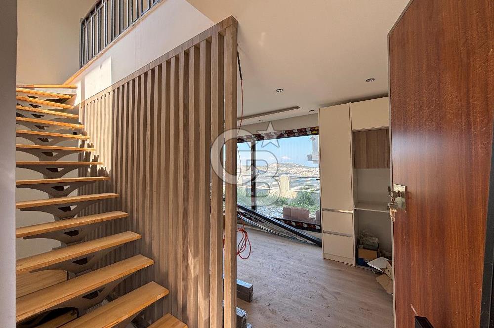Foça'da Deniz Manzaralı 3+1 Satılık Villa