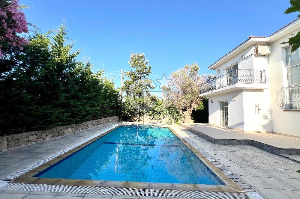 Girne Ozanköy Havuzlu Geniş Arsalı 3+1 Villa