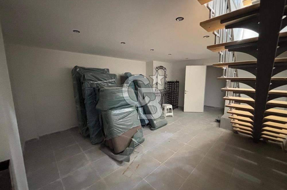 Foça'da Deniz Manzaralı 3+1 Satılık Villa