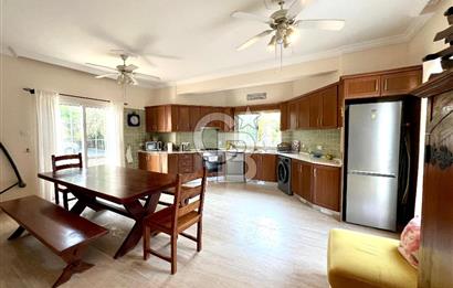 Girne Ozanköy Havuzlu Geniş Arsalı 3+1 Villa